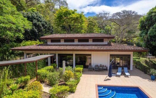 Turnkey! Villa Pure Bliss in Hacienda Atenas on 5 acres – with guest house & guest studio – 400052010063