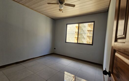Newly Renovated 3b/2ba plus a 2b casita. Conveniently Located close to Atenas Central – 400052010038