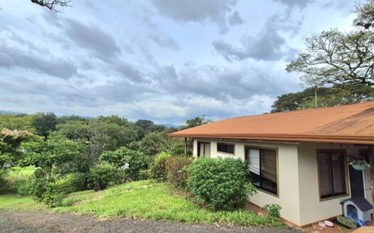 Tranquil Country Home Just Minutes from Downtown Atenas – 400052042220