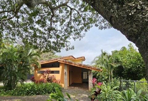 Casa Chiquitica – Charming Hillside Retreat with Lush Views & All Utilities Included – 400052042157
