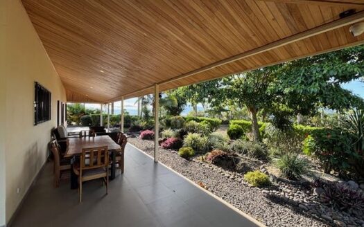 Nicely designed custom built home in Atenas countryside setting – 400051521047