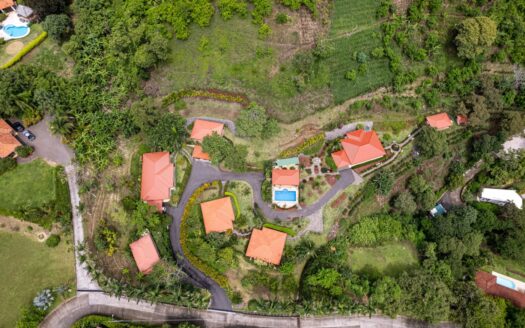 Lovely multi-unit rental property ideal for any venture in Atenas – 40005152828