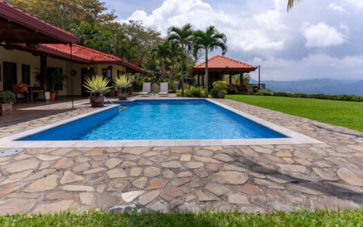 Beautiful home and guest home in mint condition in Vista Atenas – 400051521038