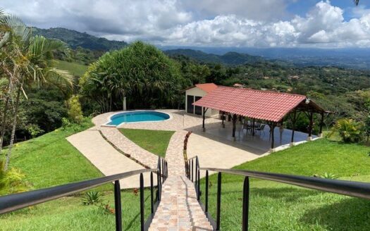 Amazing Colonial Country Style Home, guest home and large stable or storage – 40005152529