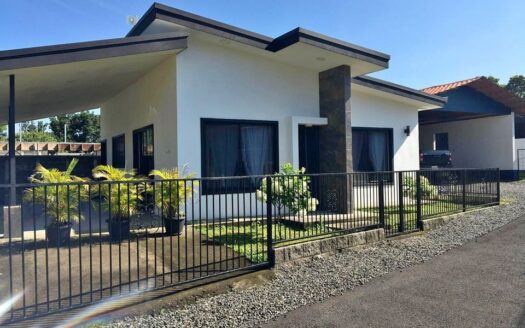 Nice turnkey 2b/1b home nestled in a quiet neighborhood of Santa Eulalia – 400052010035