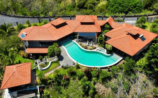 Architectural Masterpiece in Atenas is a Haven for Discerning Taste – 400052010049