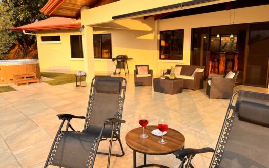 Lovely home in gated Roca Verde community – 40005152870