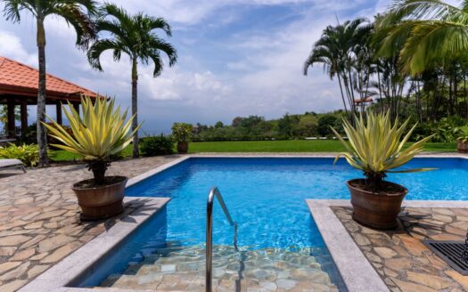 Beautiful home and guest home in mint condition in Vista Atenas – 400051521038