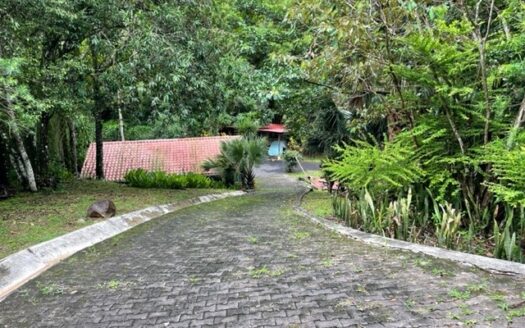 Modern build with large pool, 2 guest homes and ranchos – 40005152685