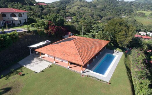 3 home property with 2 independent entries with present income in the most popular community. – 400051521093