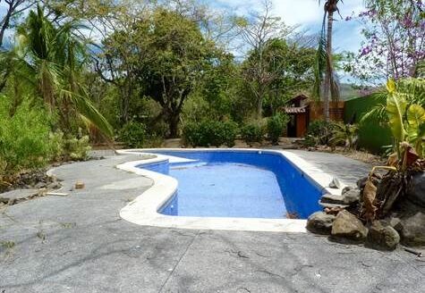 True colonial style home with big areas including pool and rancho – 00139152328