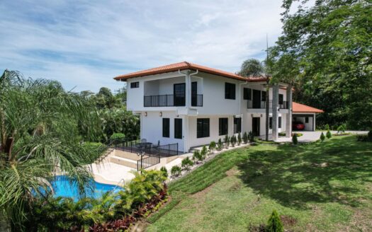 Large modern style home in an upscale Atenas countryside community – 40005152688