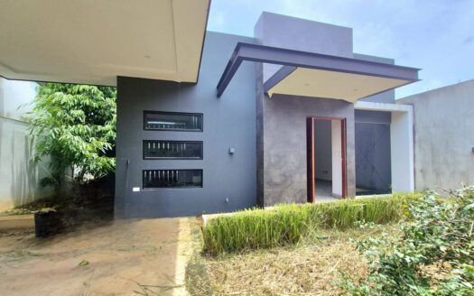 Charming 3-Bedroom Home Just Minutes from Downtown Atenas – 400052042211