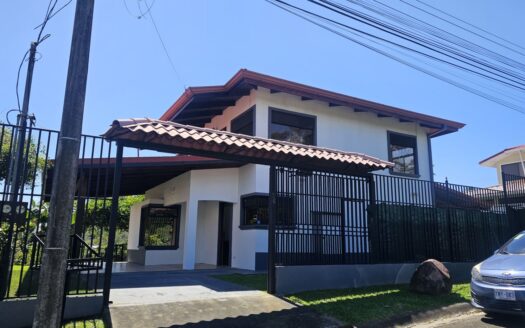 Casa Monte Real 3b/3b in a quiet neighborhood 5 minutes from Central Atenas – 400052010072