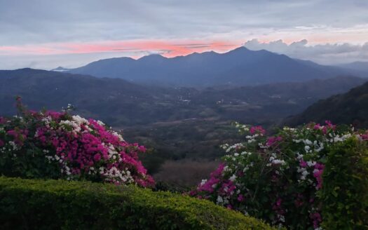 Large airbnb home with big views of the Pacific in Atenas – 40005152686