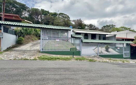 PRIME LOCATION The best investment in Atenas:Two independent properties – 400052042204