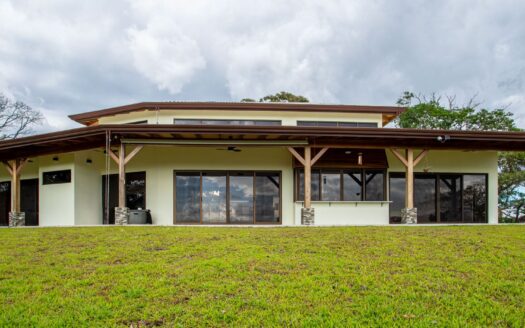 Beautifully built home on 2.5 acres 6 min. from 27 in Atenas – 40005152948