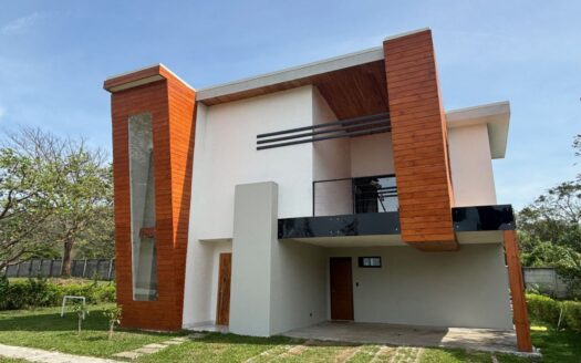 Sleek modern home in a peaceful country setting in 8 home condo. – 40005152995