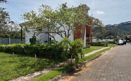 Sleek modern home in a peaceful country setting in 8 home condo. – 40005152995