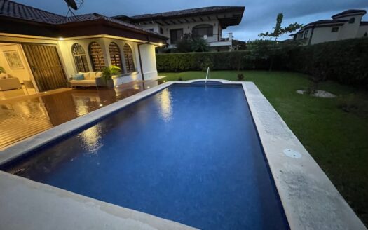 Elegant home in exclusive section Las Vueltas, Los Reyes – 40005152868
