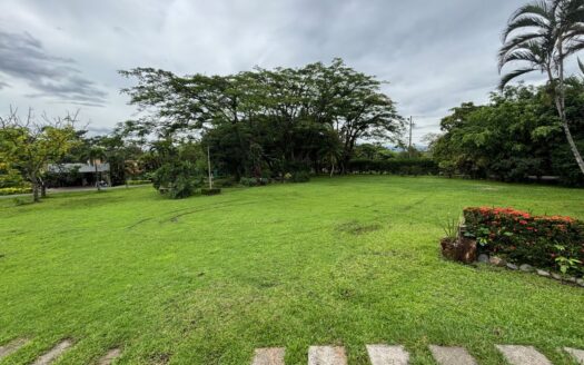 Elegant colonial style home in private community countryside setting – 400051521048