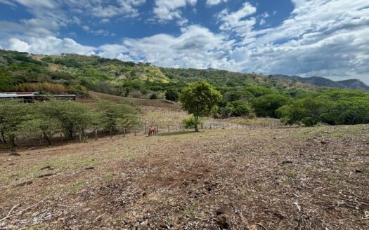 Picturesque lot with views of the Pacific and services available – 40005152910