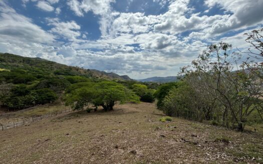 Picturesque lot with views of the Pacific and services available – 40005152910