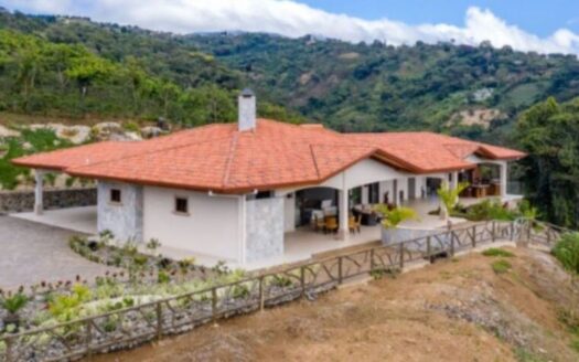 Amazing finishes in a private gated community Oro Monte in the cool climates of Naranjo – 400051521011